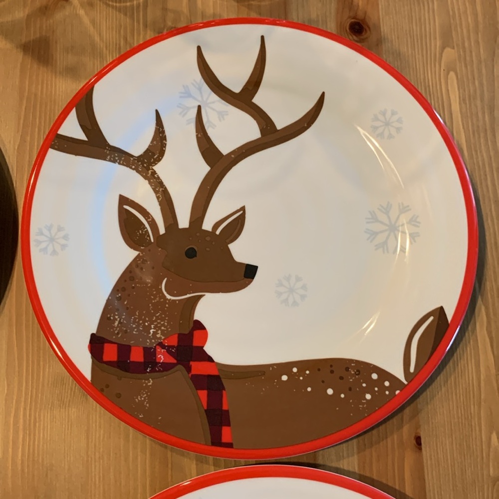 Set of 4 Christmas Plates and 4 Christmas Cups - Picture 5 of 10